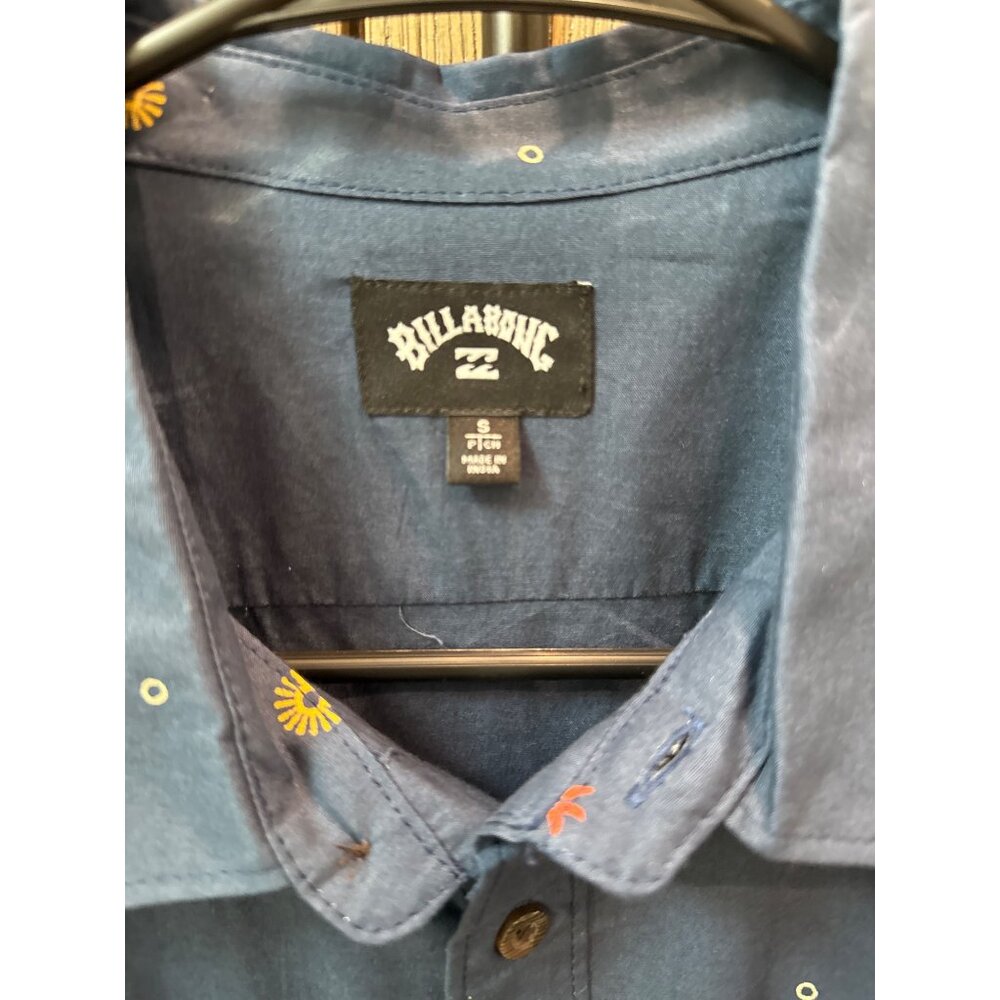 Billabong Sundays Surf Men's Button front Shirt Blue design NEW size SMALL - Picture 3 of 6